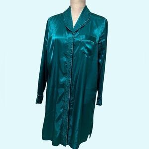 Cabernet robe, emerald green. Size small